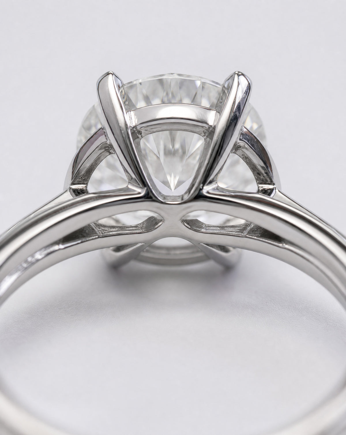 Macro view of a four-claw diamond setting, ring claw check